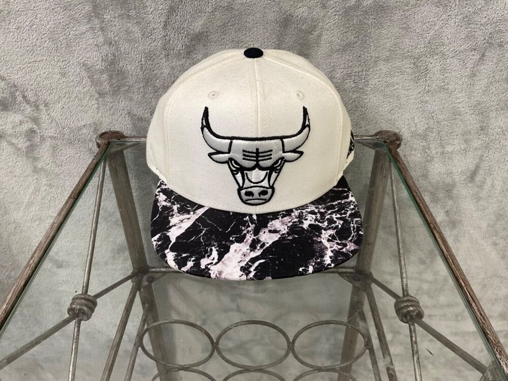 Adidas NBA Chicago Bulls Snapback hat Men's OSFM wool blend black / white